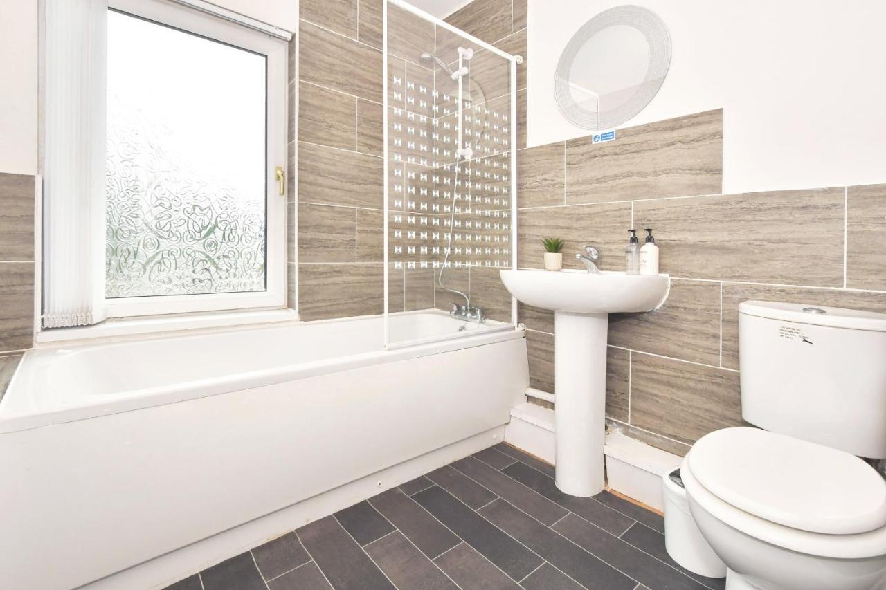 Wistaston House By Yourstays 5 Double Bedrooms And 2 Bathrooms, Great For Groups! Book Now! Крю Екстер'єр фото