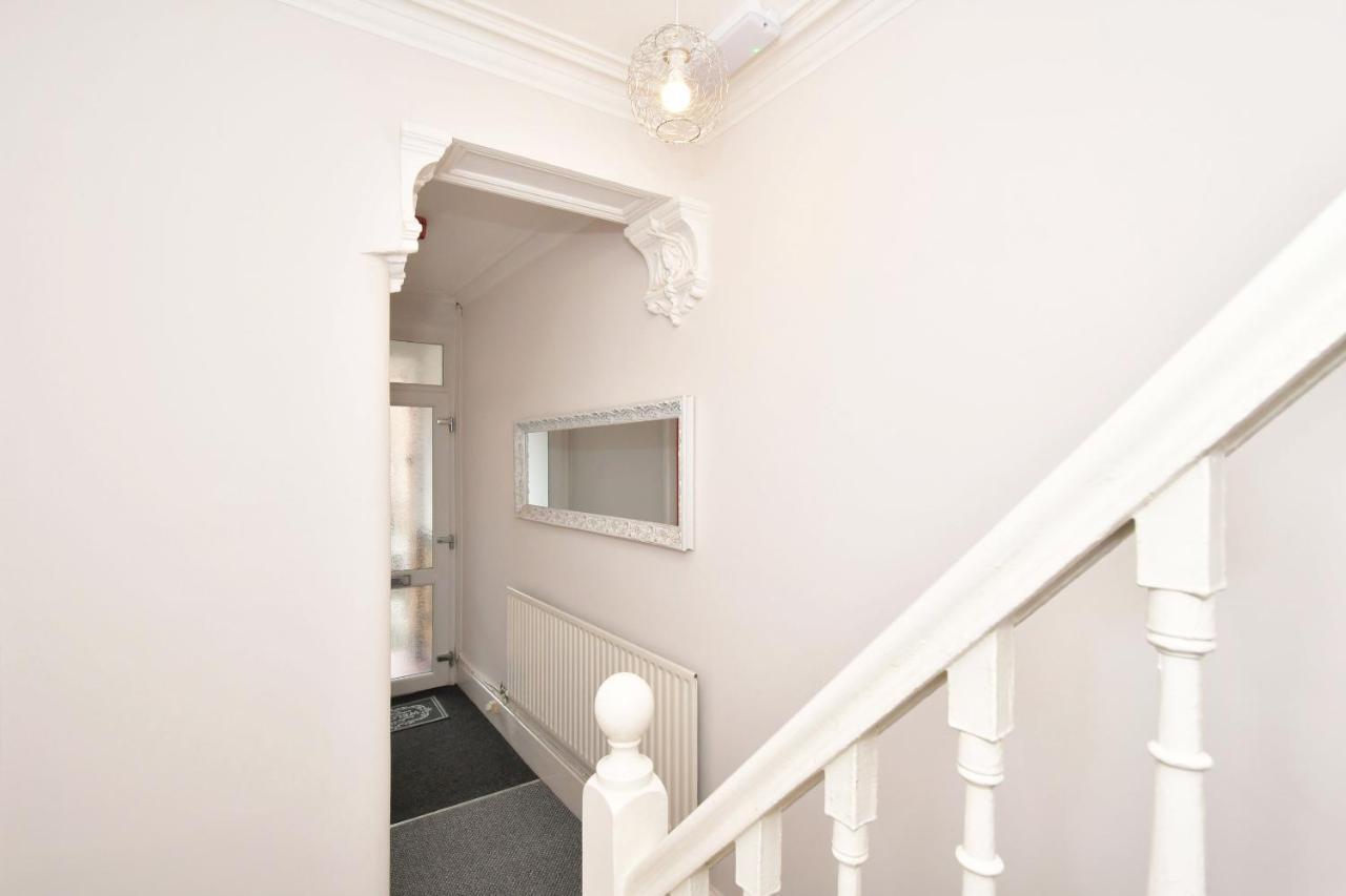 Wistaston House By Yourstays 5 Double Bedrooms And 2 Bathrooms, Great For Groups! Book Now! Крю Екстер'єр фото